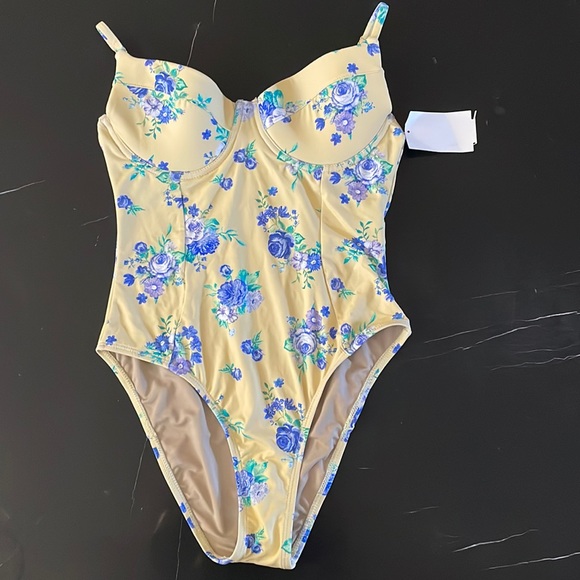 WeWoreWhat Underwire One-Piece granny chic - Picture 2 of 4